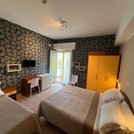 Hotel Lotus &