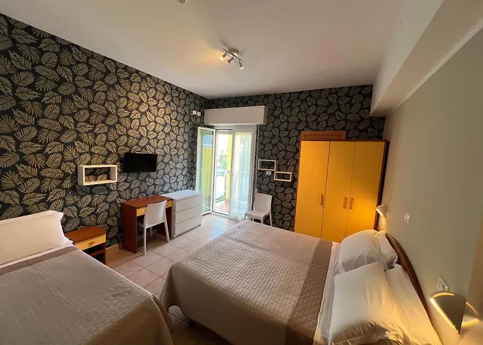 Hotel Lotus &