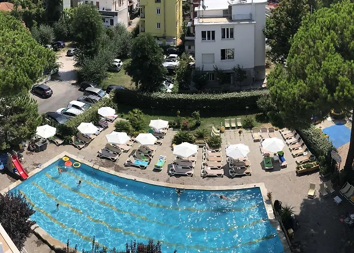 Отель Lotus & 3*